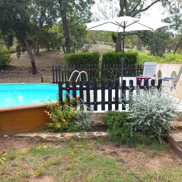 Navalgatos de El Tragaluz, hotel v destinaci Fuenteheridos