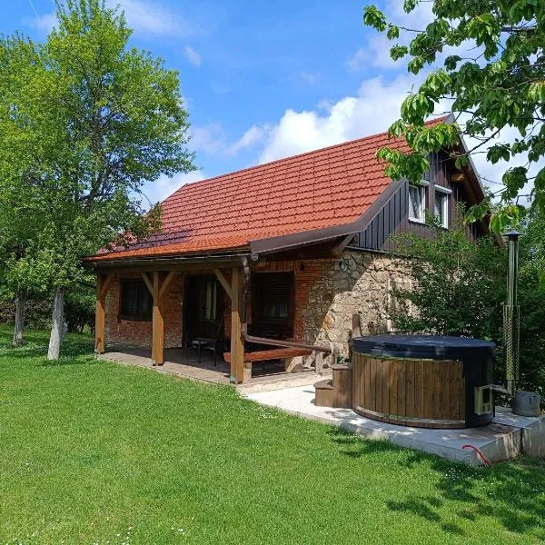 Holiday Home "Sleme" with jacuzzi, big garden and arbor with fireplace, hotel in Skrad