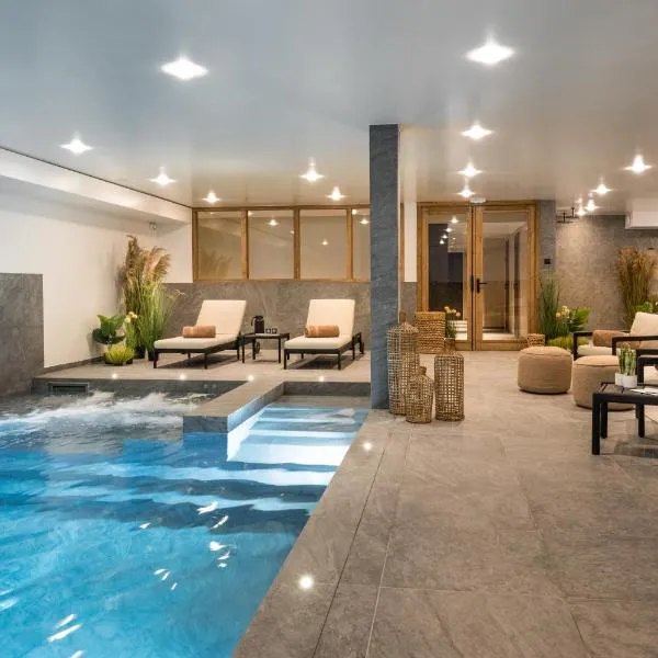Falcon Lodge by Alpine Resorts, מלון במריבל