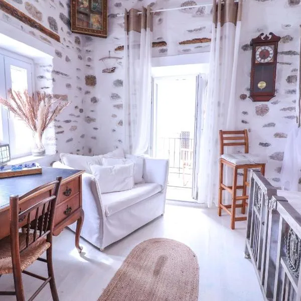 Whereabout Travels - Rustic house in Ano Syros, hotel din Ano Syros