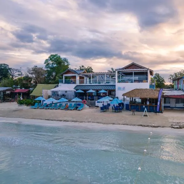 Blue Skies Beach Resort, hotel v Negrilu