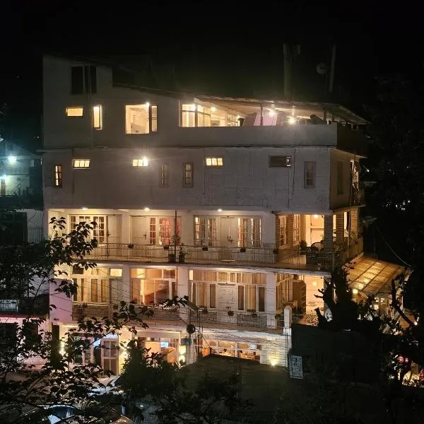 Drifters Inn - The Hidden Tribe, hótel í Manāli