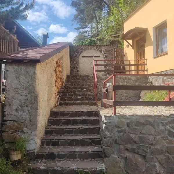Ubytování Pod hradem Dobronice 111 โรงแรมในDobronice