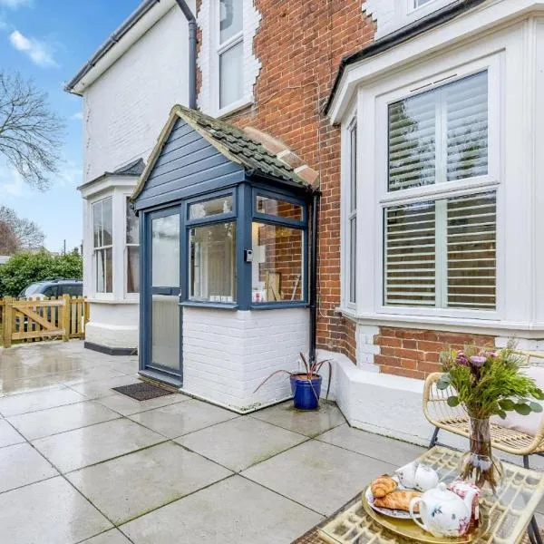 Railway Cottage - Stylish & Cosy Whitstable Oasis - Sleeps 2, hotel di Whitstable