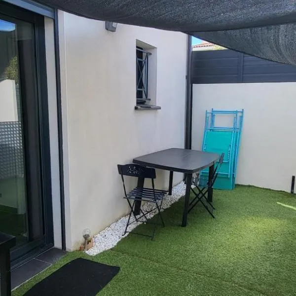 Appartement à 200 m de l'Etang de Thau, hotel v destinácii Mèze