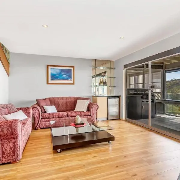 The Darling Of Marina - A Hilltop And Sea Getaway, hotel in Wirrina Cove