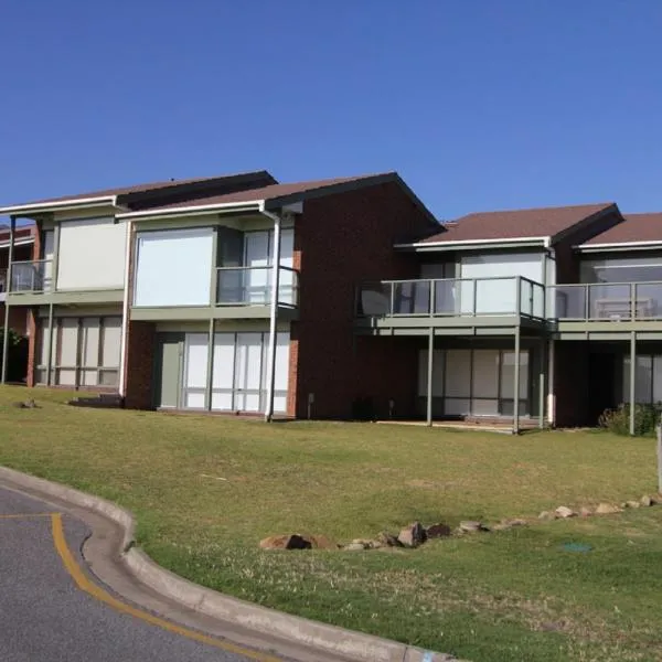 Southern Sands' Beachfront Apartment, hotel in Port Elliot