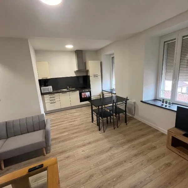 Appartement centre-ville de Lure droit, hotel v destinácii Lure