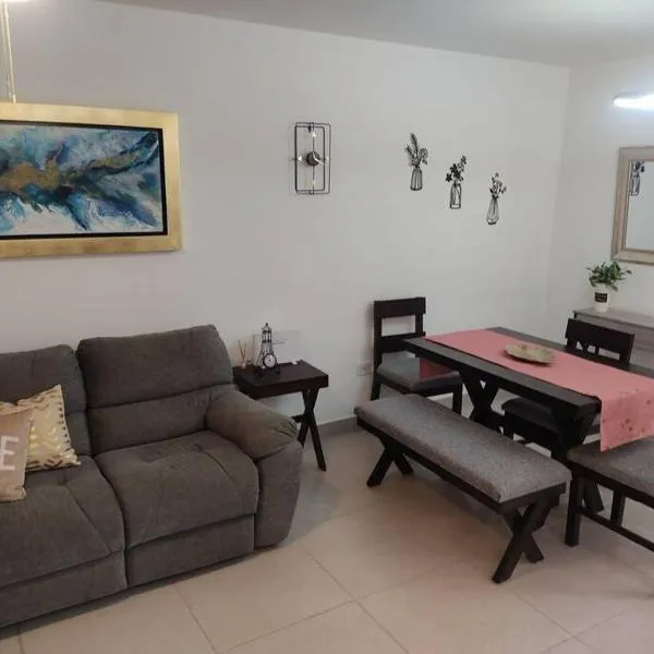 Casa confort nueva Cerca de outlets y Hospital Regional, hotel in Santa Gertrudis
