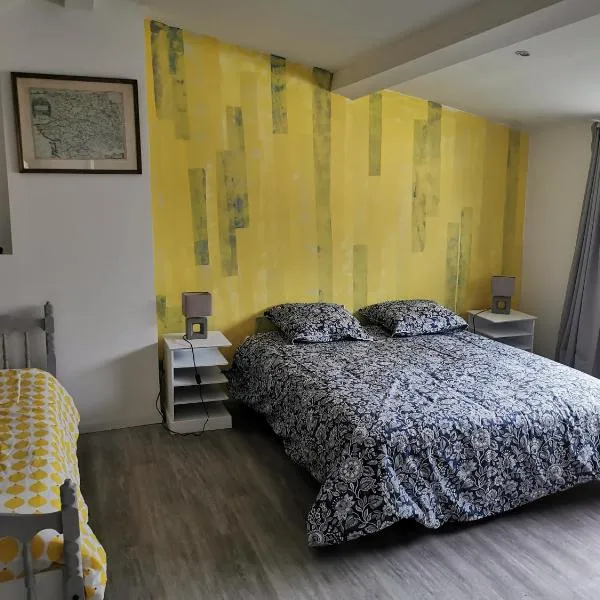 Logis ST Cyrien, hotel v destinaci Saint-Cyr-en-Val