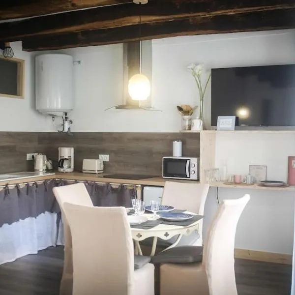 Appartement lumineux de 35m² en centre-ville, hotel v destinaci Ruffec