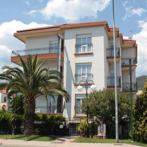 Residence Colibrì Family & Bike, hotel a Loano