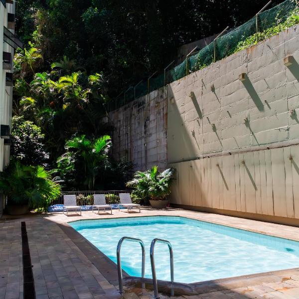 COPACABANA- PRAIA 200m, PISCINA AQUECIDA, varanda e vista!