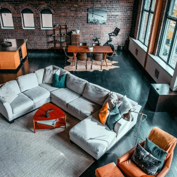 Massive Downtown Seattle Condo - Free Parking!, hotel in Seattle