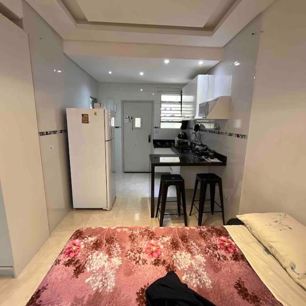 Apartamento no Canto do Forte com ar condicionado