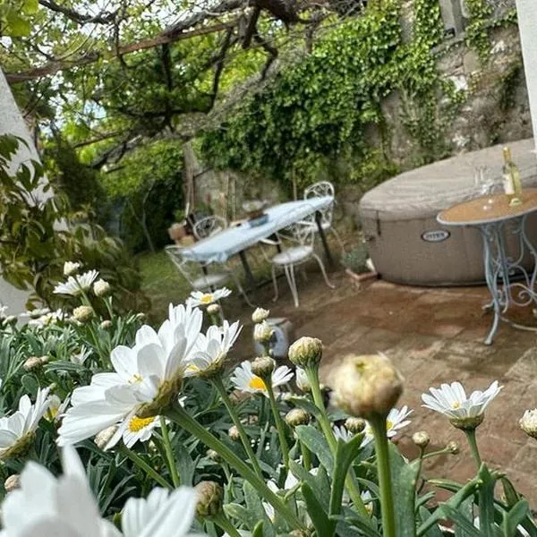 Villino Sole di Toscana con terrazza panoramica e giardino, hotell i Monterotondo
