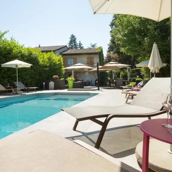 Logis Hotel Le Petit Casset, hotel v destinaci La Boisse