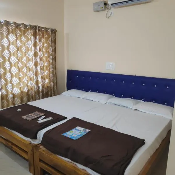 Redkar Rooms Gokarna Beach front AC And Non AC Rooms, hotel in Gokarn