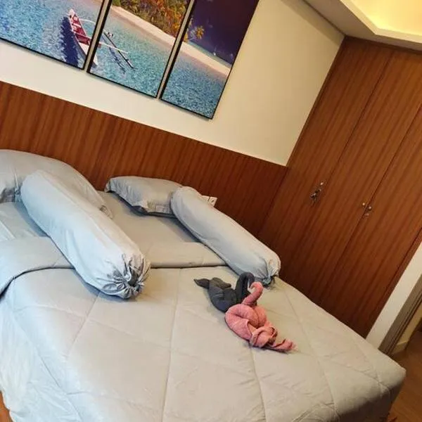 gold coast pik BEACH ROOM 1br netflix wifi sofa bed, hotel v destinaci Jakarta