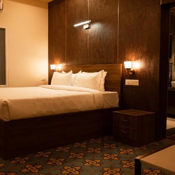 Poojaris Nirantara - Mysuru, hotel u gradu Hampāpura
