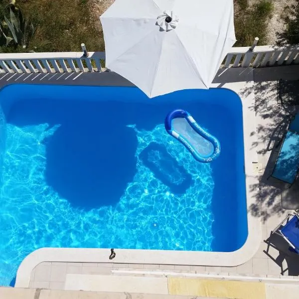 Apartments Ivančić, hotel v destinaci Mimice