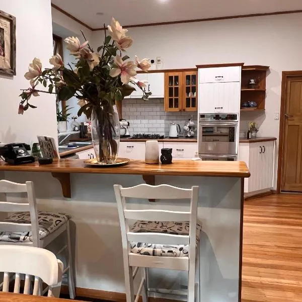 Gorgeous Villa, 7 minutes from Airport、クライストチャーチのホテル