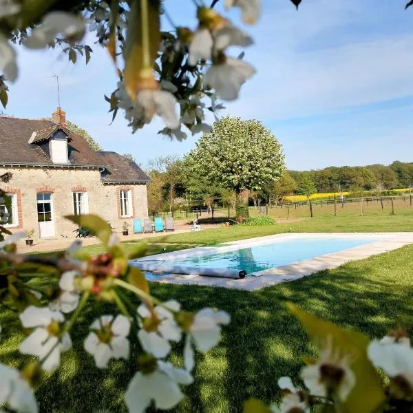 Gîte à la campagne -maison individuelle -Piscine, hotel v destinácii Semblançay