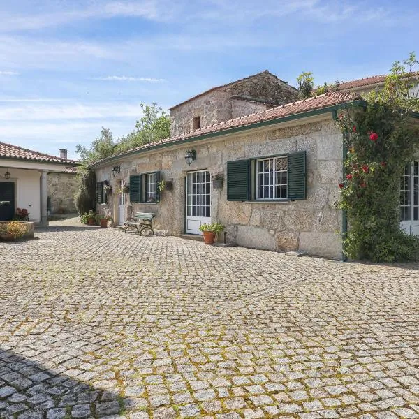 Charming granite cottage in beautiful surroundings, hotel in Casal Diz