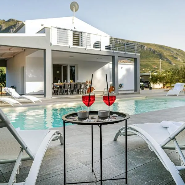 Luxury Villa La Perla - Castellammare del golfo with Pool, Garden and Parking, hotel en Castellammare del Golfo