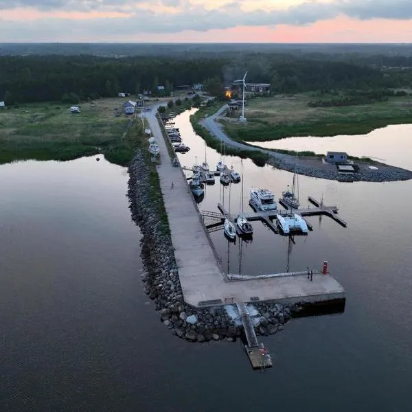 Lõunaranna Harbour Accommodation, viešbutis mieste Pädaste