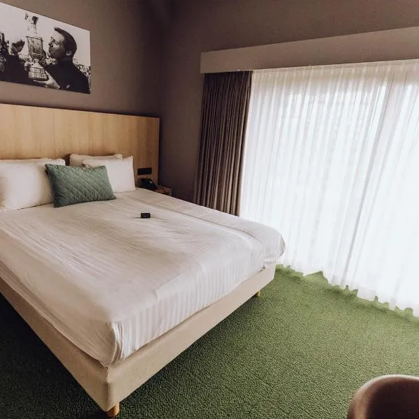 Hôtel & Restaurant Five Nations، فندق في دربي