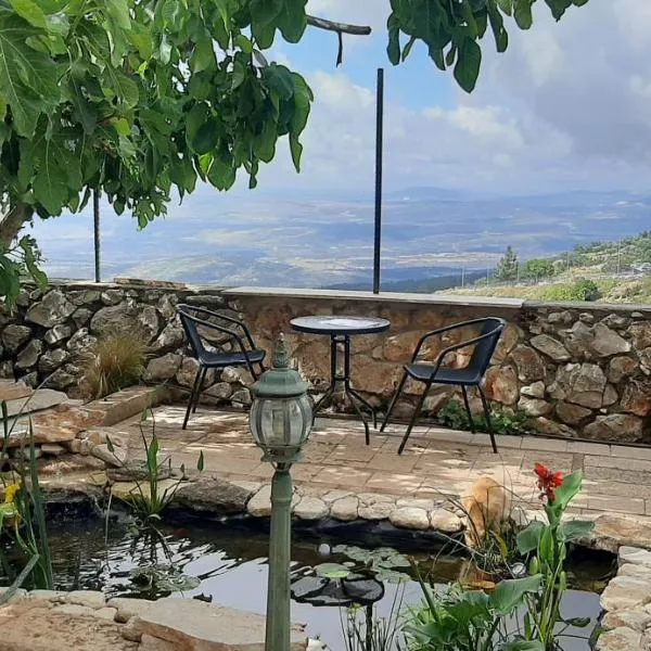 Relaxed garden apartment with Galilee sea view 1, hotel v destinaci Safed