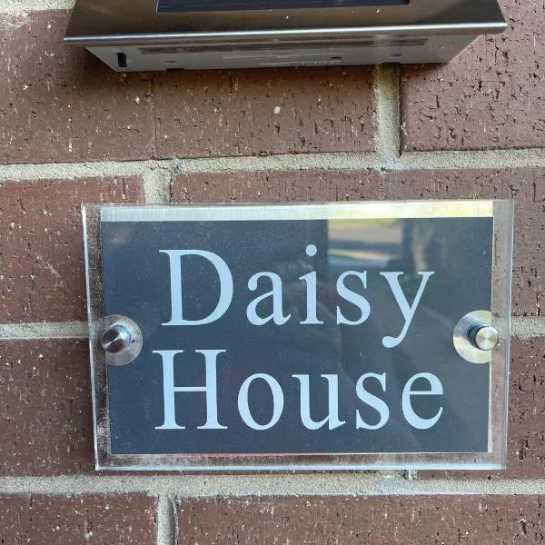 Daisy House - Whittington - 10 minutes to central Geelong, hotel in Whittington