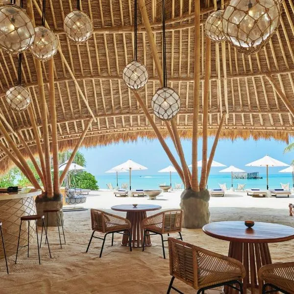 Sirru Fen Fushi Private Lagoon Resort Maldives, hotel di Shaviyani Atoll