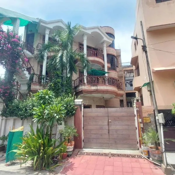 N Homestay Agra, hotell i Tājganj