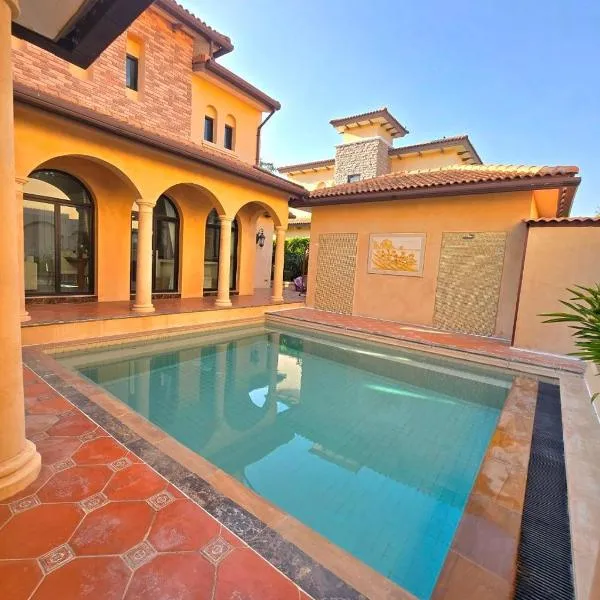 Nusa chivani pool villa najomtien with 4 bedrooms ณุศา ชิวานี พลูวิลล่า 4 ห้องนอน นาจอมเทียน, hotel v destinaci Na Jomtien