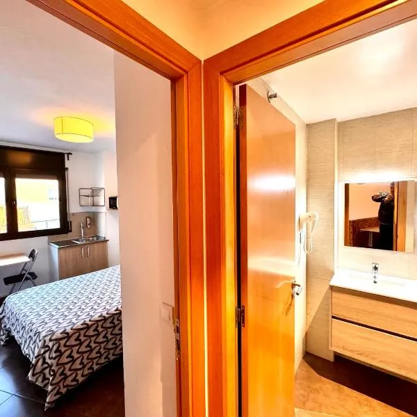 MT Nuevos Apartamentos y Suites con baño privado、マタローのホテル