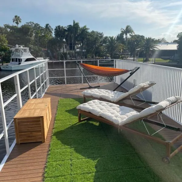 Unique Houseboat Modern and New, hotel a Fort Lauderdale