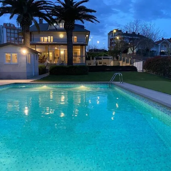 Chalet con Piscina Privada, hotel em Santander