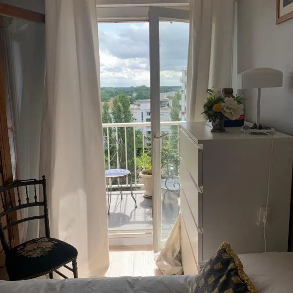 Le rondo, hotel v destinaci Mérignac