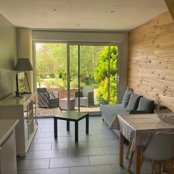 Gîte de Kermoal-location de vacances, hotel v destinaci Poullan-sur-Mer