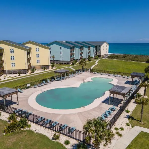 Fun in the Sun - Condo with Ocean and Pool Views: Topsail Beach şehrinde bir otel