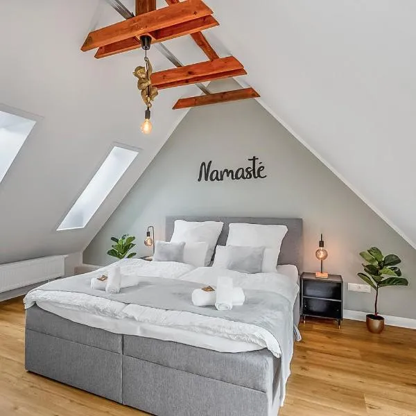 NAMASTÉ Homes - Ferienwohnung mit Dachterrasse, hotel in Bad Windsheim