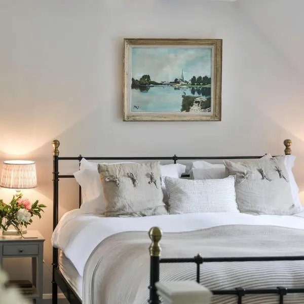 Cotswold Luxury Coach House - ideal for couples, w/ EV charging, hotel en Andoversford