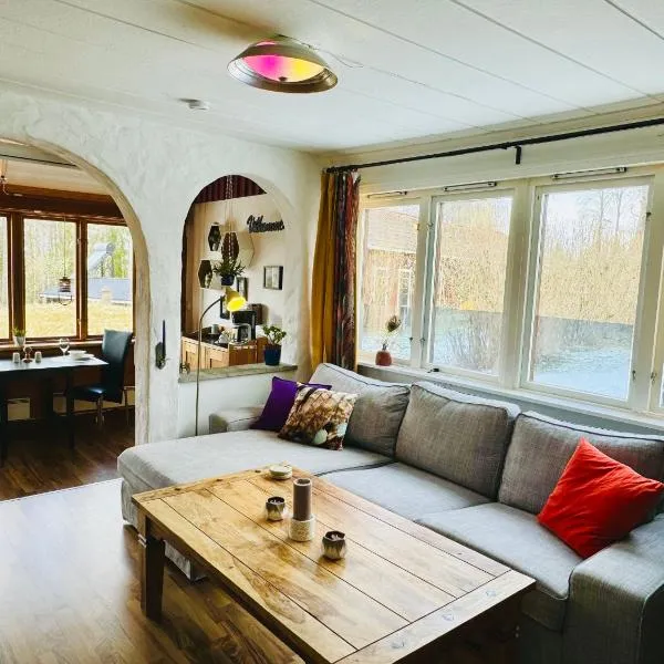 Rustic Haven Bed and Breakfast near Klarälvsbanan and Swimming area, hotel v destinaci Munkfors