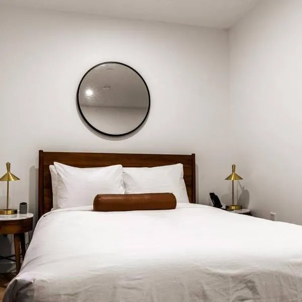 DTWN Historic Hotel, The Phenix, Ground Floor, Room # 100, hotel in Bangor