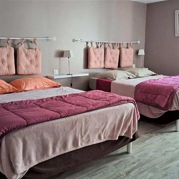 Les Chambres d'Isa, 15km du Puy du Fouu – hotel w mieście Mauléon