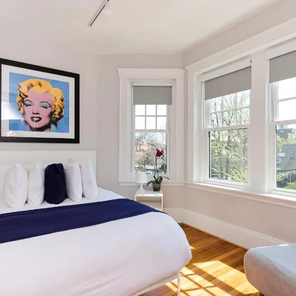 A Stylish Stay w/ a Queen Bed, Heated Floors.. #28, hotel v destinaci Brookline