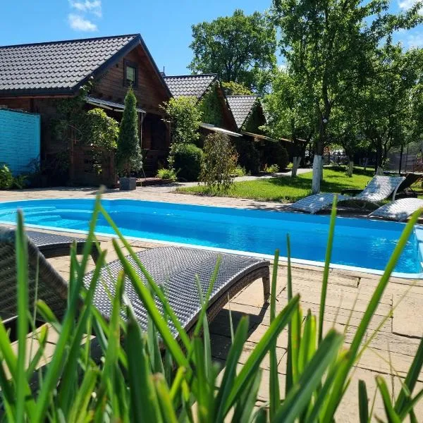Domki i dom w sadzie Stegna z podgrzewanym basenem - prywatne jacuzzi przy domu, hotel in Stegna