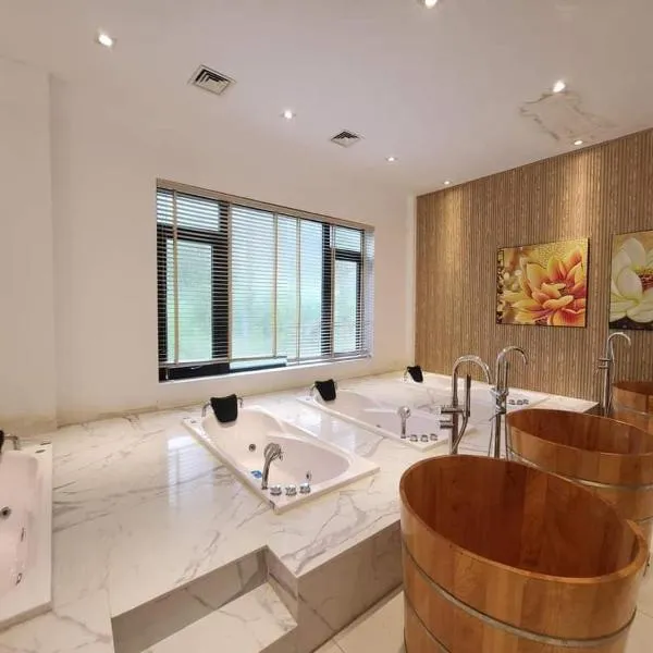 Ivory Villa & Resort, khách sạn ở Hòa Bình